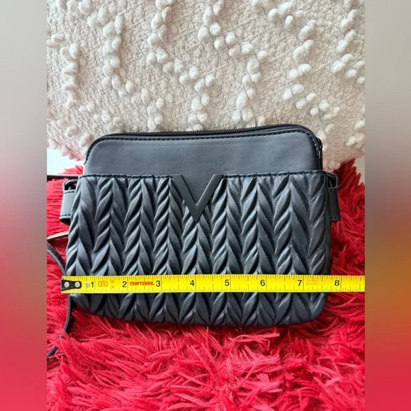 V Crossbody bag - Picture 10 of 13